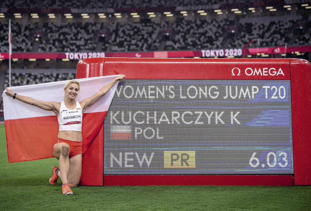 Karolina Kucharczyk po zdobyciu mistrzostwa na igrzyskach paraolimpijskich w Tokio, 3 września 2021 r.